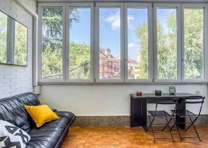 Apartment Bright Near Vatican By Rhr